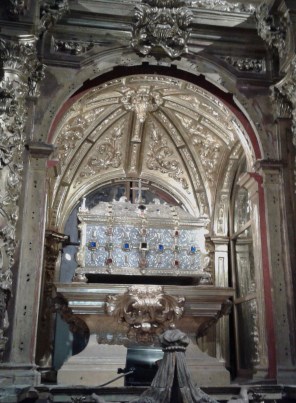 오냐의 성 이니고 무덤_photo by Habibicb_in the Monastery of San Salvador of Ona in Burgos_Spain.jpg